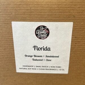Handmade soy wax candle in ceramic jar. Scent: Florida. 12 oz.